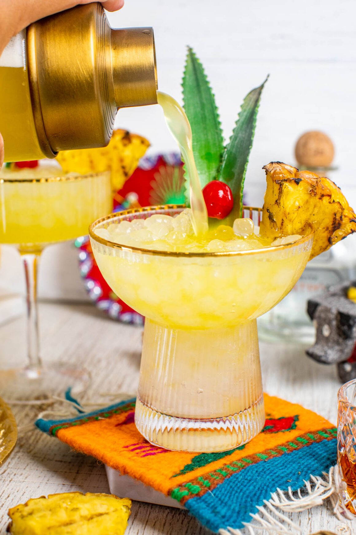 For this grilling season, you must prepare this amazing Grilled Pineapple Margarita Recipe that will make a good pairing with most BBQ dishes