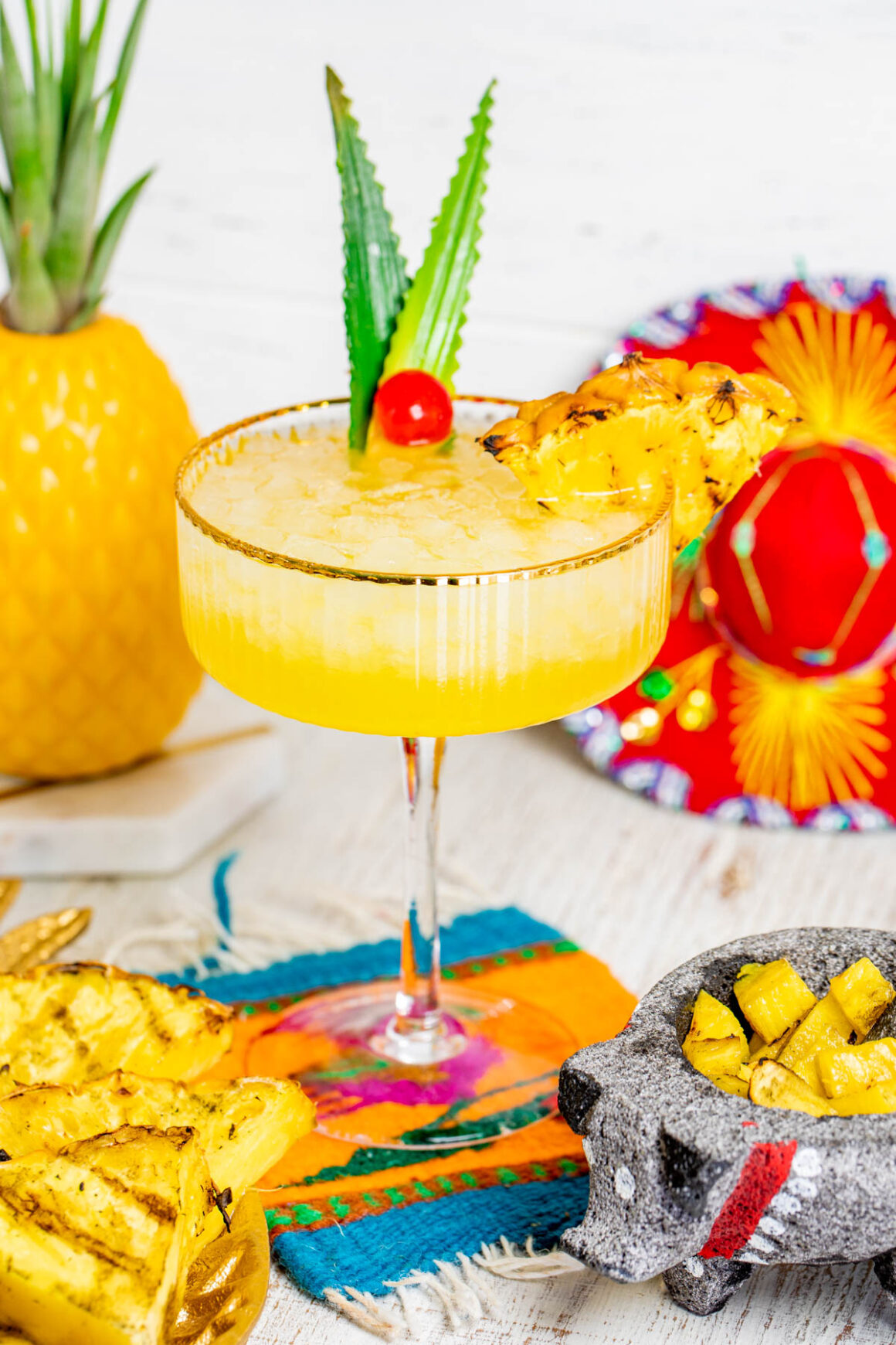 For this grilling season, you must prepare this amazing Grilled Pineapple Margarita Recipe that will make a good pairing with most BBQ dishes