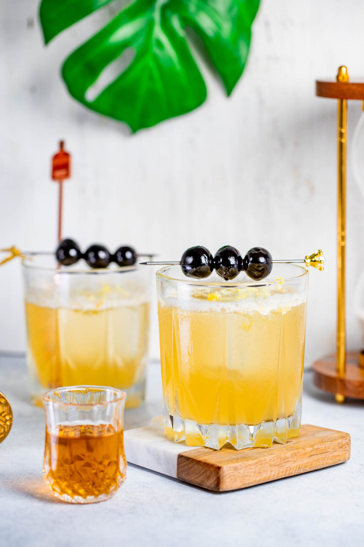 This Bourbon Sour is a vibrant cocktail made with a smooth bourbon base. It turns it into an elegant citrus cocktail, obtaining a precise point of acidity and sweetness that create a perfect combination of sensations!