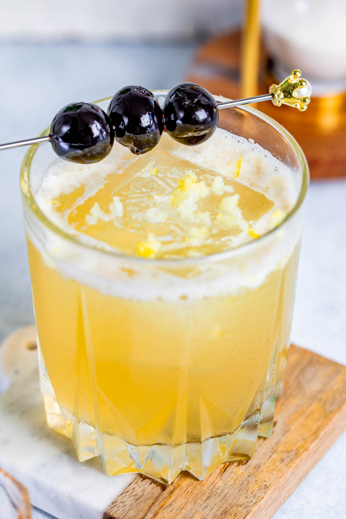 This Bourbon Sour is a vibrant cocktail made with a smooth bourbon base. It turns it into an elegant citrus cocktail, obtaining a precise point of acidity and sweetness that create a perfect combination of sensations!