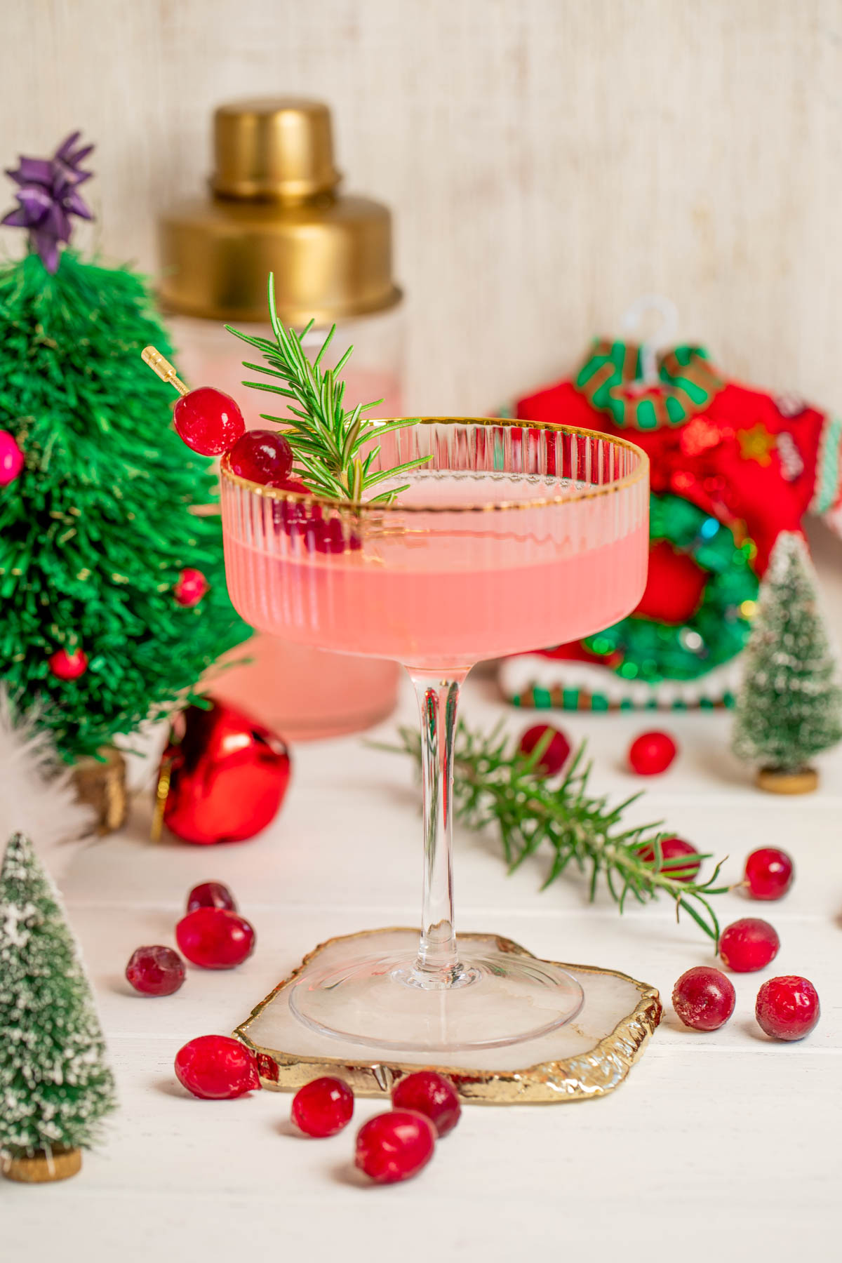 15 Delicious Christmas Martinis - Easy Martini Cocktails for Christmas