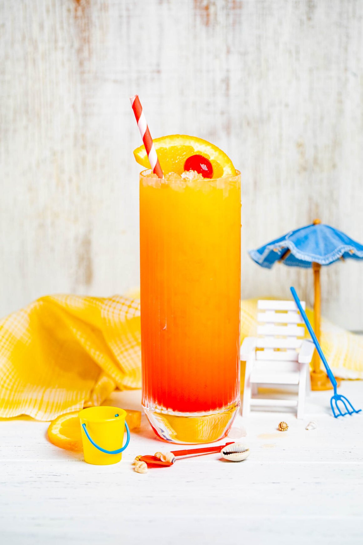 Sex on the Beach is another classic beach cocktail recipe that you must try on your next vacation, the combination of fruit juice with peach liqueur will make your sense of taste explode!