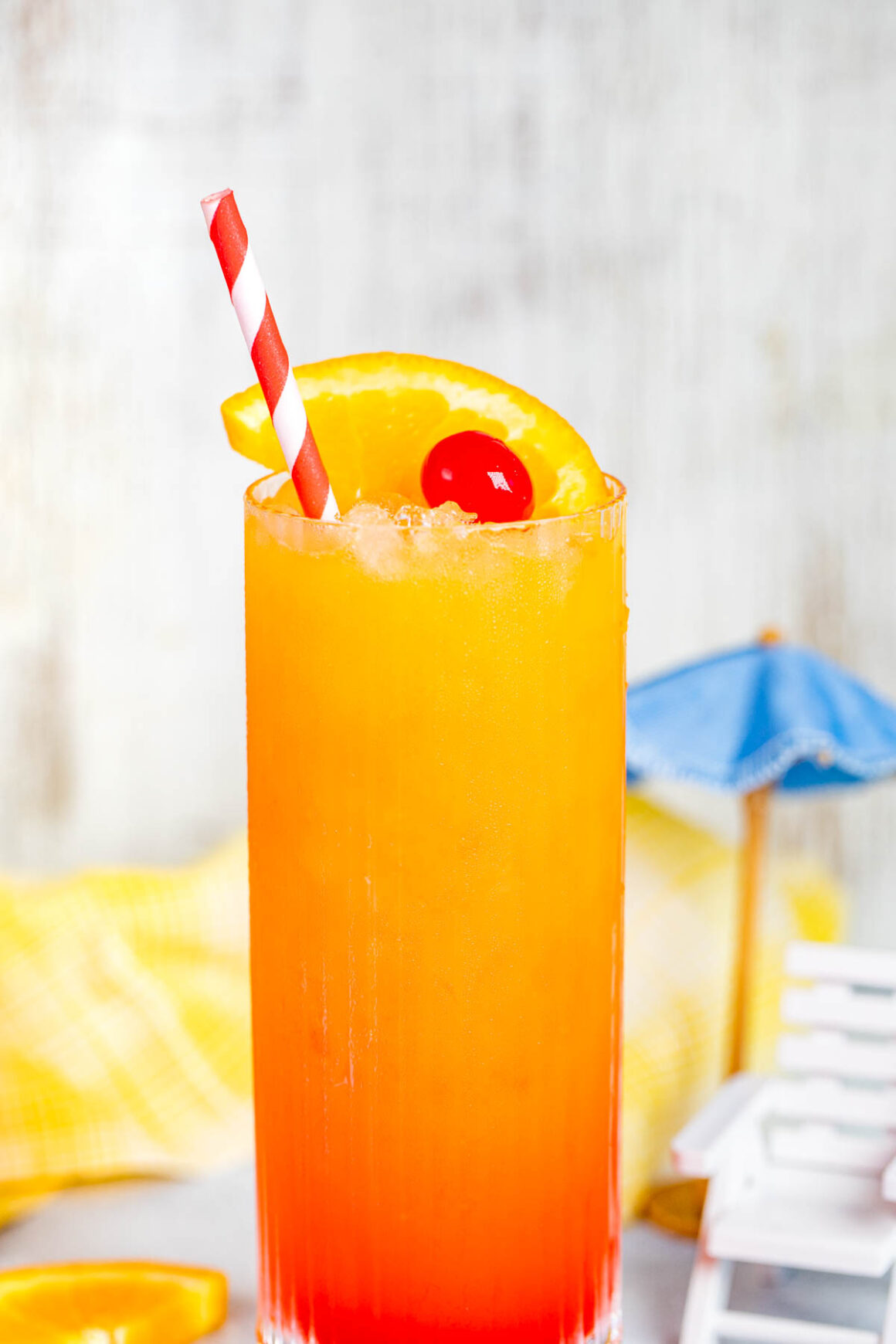 Sex on the Beach is another classic beach cocktail recipe that you must try on your next vacation, the combination of fruit juice with peach liqueur will make your sense of taste explode!