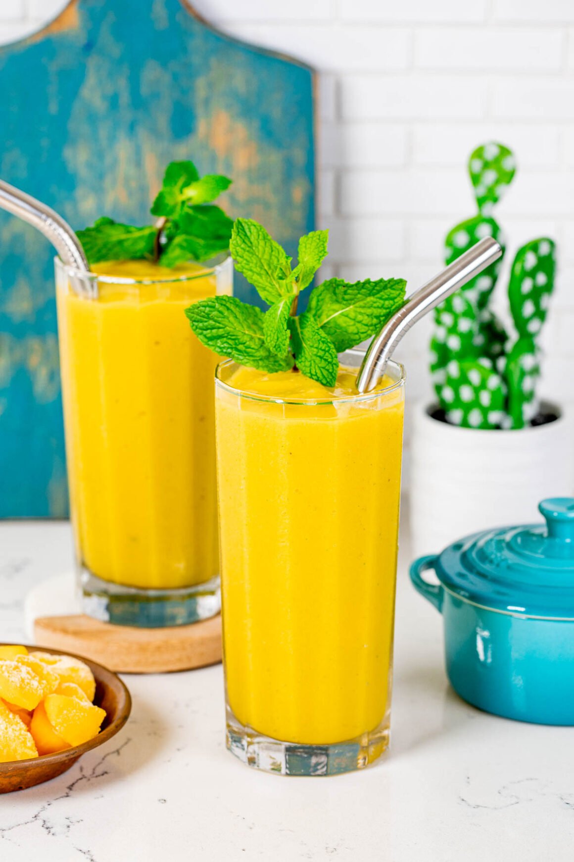 2 refreshing mango mojito cocktails